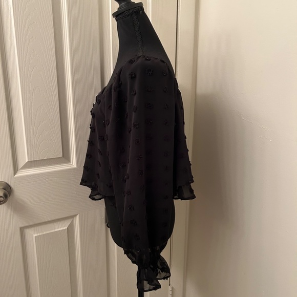 Altar'd State Black Cropped Long Sleeve Blouse With Textured Polka Dots Size L - Picture 2 of 5